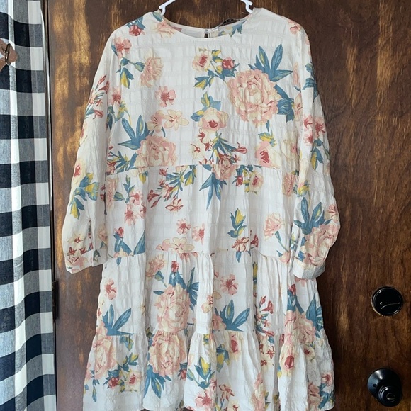 Zara Dresses & Skirts - Zara floral dress -light colors